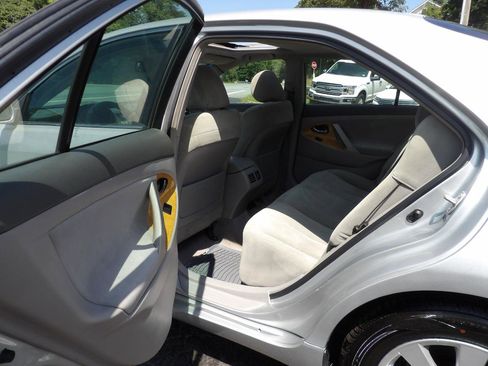 Used 2007 Toyota Camry XLE FWD image 14