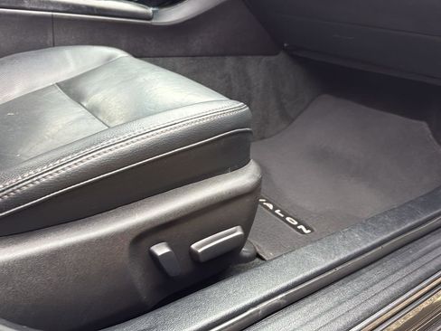 Used 2018 Toyota Avalon XLE Plus image 22