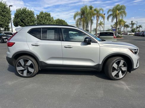 Certified 2023 Volvo XC40 Recharge Plus image 3
