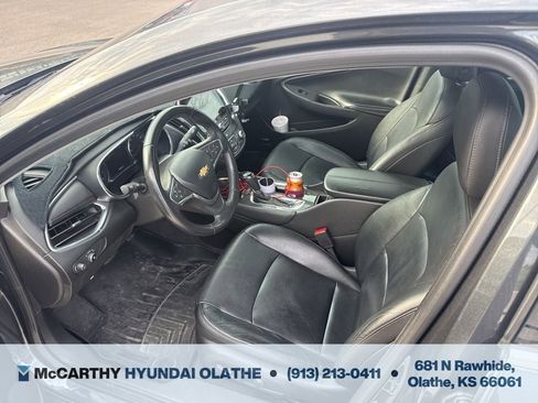 Used 2016 Chevrolet Malibu LT w/ Leather Package FWD image 3