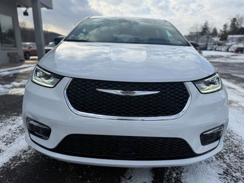 New 2026 Chrysler Pacifica Select image 5