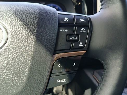 Used 2023 Toyota Crown Platinum image 24