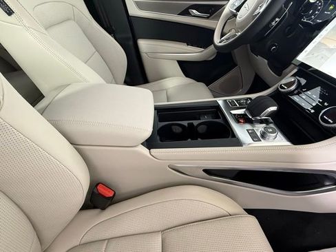 Used 2026 Jaguar F-PACE R-Dynamic S image 35