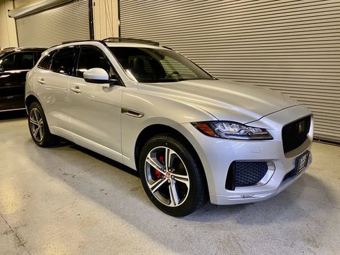 Used 2019 Jaguar F-PACE S image 7
