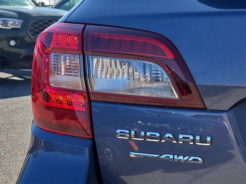 Used 2018 Subaru Outback 2.5i Limited image 11