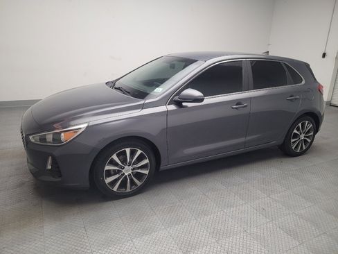 Used 2018 Hyundai Elantra GT FWD image 2
