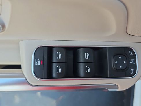 Certified 2025 Mercedes-Benz GLB 250 image 27