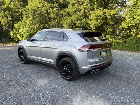 Used 2024 Volkswagen Atlas Cross Sport SEL R-Line AWD/4WD image 7