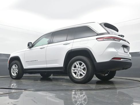 Used 2024 Jeep Grand Cherokee Laredo image 48