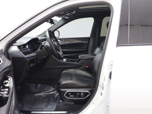 Used 2023 Jeep Grand Cherokee Overland w/ Advanced Protech Group III image 6