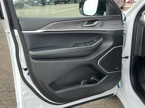 Used 2023 Jeep Grand Cherokee 30th Anniversary image 10