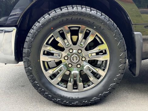 Used 2019 Nissan Titan SV w/ SV Convenience Package RWD image 17