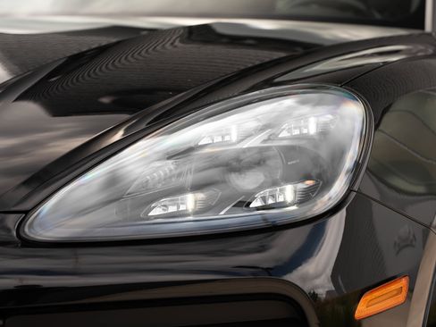 Used 2022 Porsche Cayenne Platinum Edition AWD/4WD image 36