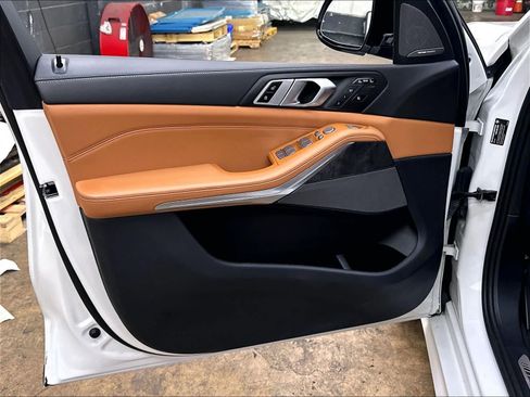 Used 2025 BMW X7 xDrive40i w/ M Sport Package AWD/4WD image 25