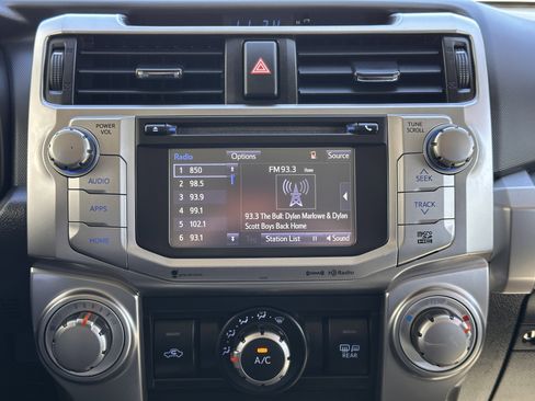 Used 2018 Toyota 4Runner SR5 AWD/4WD image 34