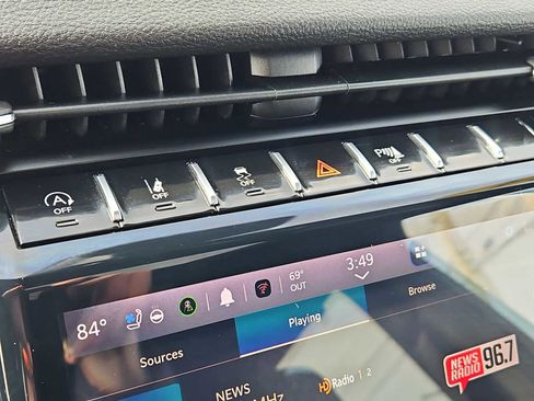 Used 2024 Jeep Grand Cherokee L Limited w/ Luxury Tech Group II image 18