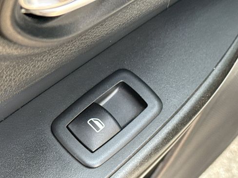 Used 2019 Jeep Cherokee Trailhawk AWD/4WD image 32