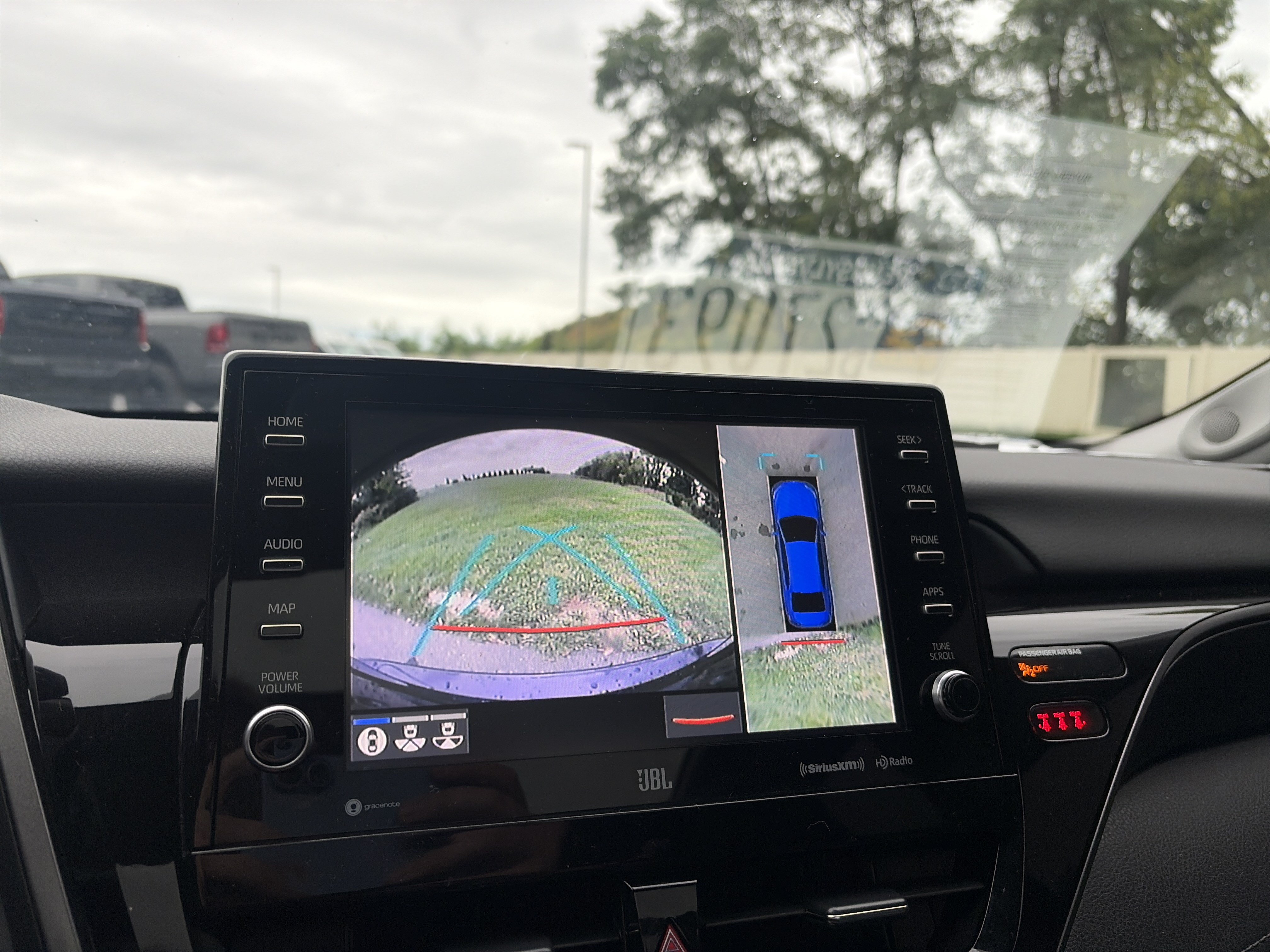Used 2022 Toyota Camry XLE w/ Navigation Package FWD image 34