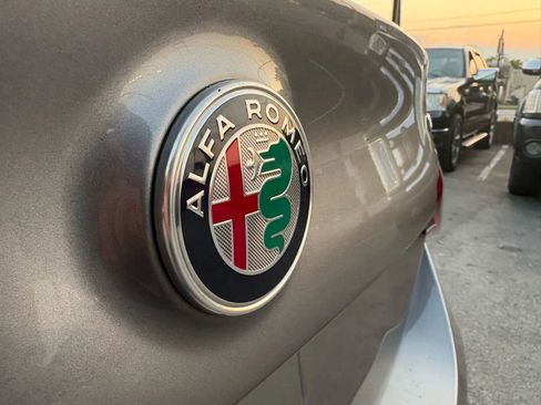 Used 2018 Alfa Romeo Giulia Ti image 9