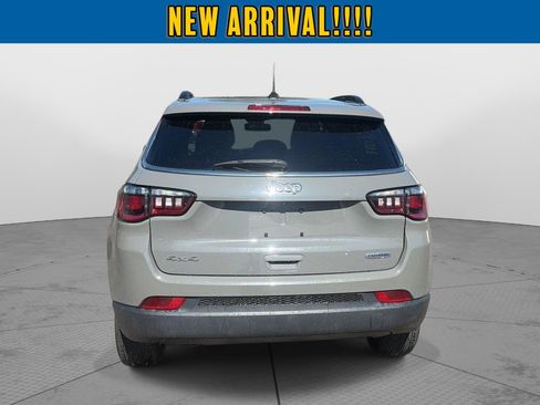 Used 2023 Jeep Compass Latitude w/ Sun and Sound Group AWD/4WD image 6