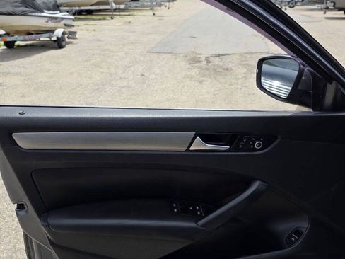 Used 2014 Volkswagen Passat TDI SE FWD image 13