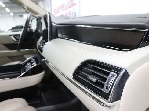 Used 2018 Lincoln Navigator L Reserve w/ Technology Package AWD/4WD image 40