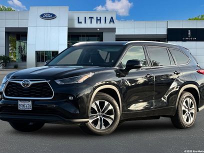 Used 2021 Toyota Highlander XLE