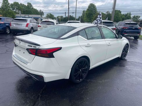 Used 2022 Nissan Altima 2.5 SR w/ Midnight Edition Package FWD image 9