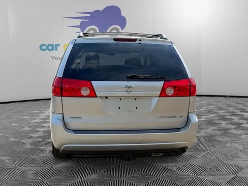 Used 2009 Toyota Sienna LE FWD image 5
