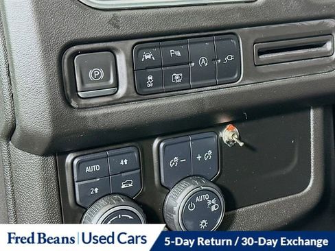 Used 2022 Chevrolet Suburban LT w/ LT Signature Plus Package image 11