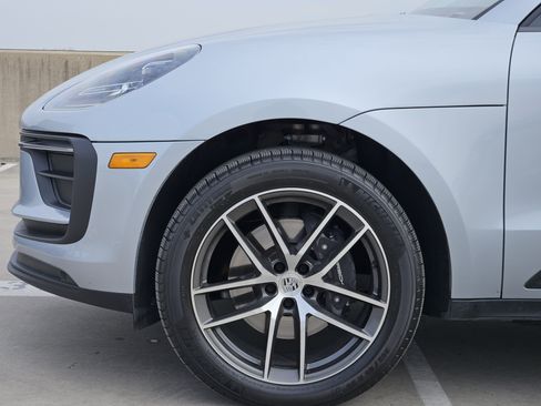 Certified 2025 Porsche Macan image 13