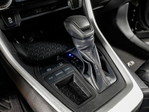 Used 2021 Toyota RAV4 LE FWD image 24