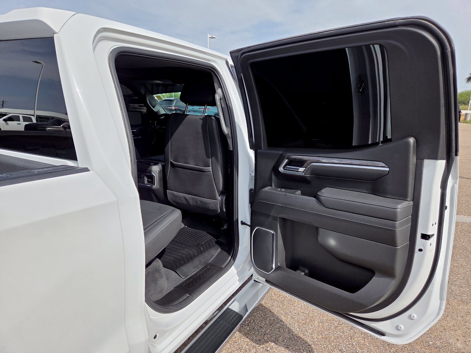 Used 2025 Chevrolet Silverado 1500 LTZ w/ Z71 Off-Road Package AWD/4WD image 18