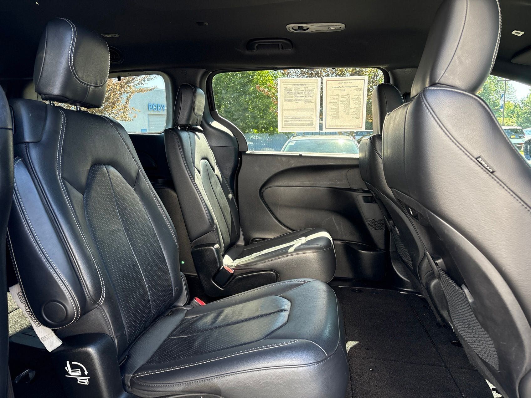 Used 2018 Chrysler Pacifica Touring-L w/ Premium Audio Group FWD image 15