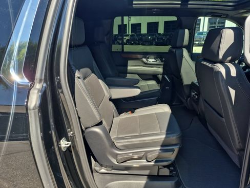 Certified 2025 GMC Yukon XL Denali w/ Sun & Power Step Package AWD/4WD image 29