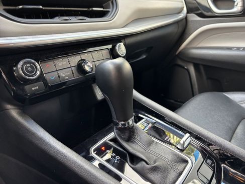 Used 2025 Jeep Compass Limited image 41