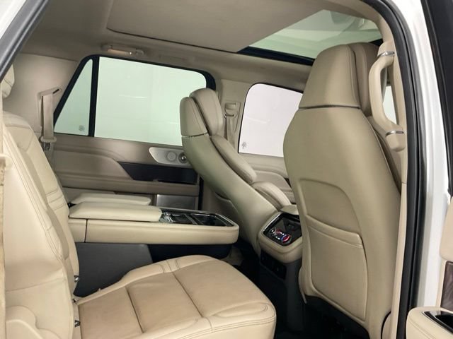 Used 2021 Lincoln Navigator L Reserve w/ Luxury Package AWD/4WD image 28