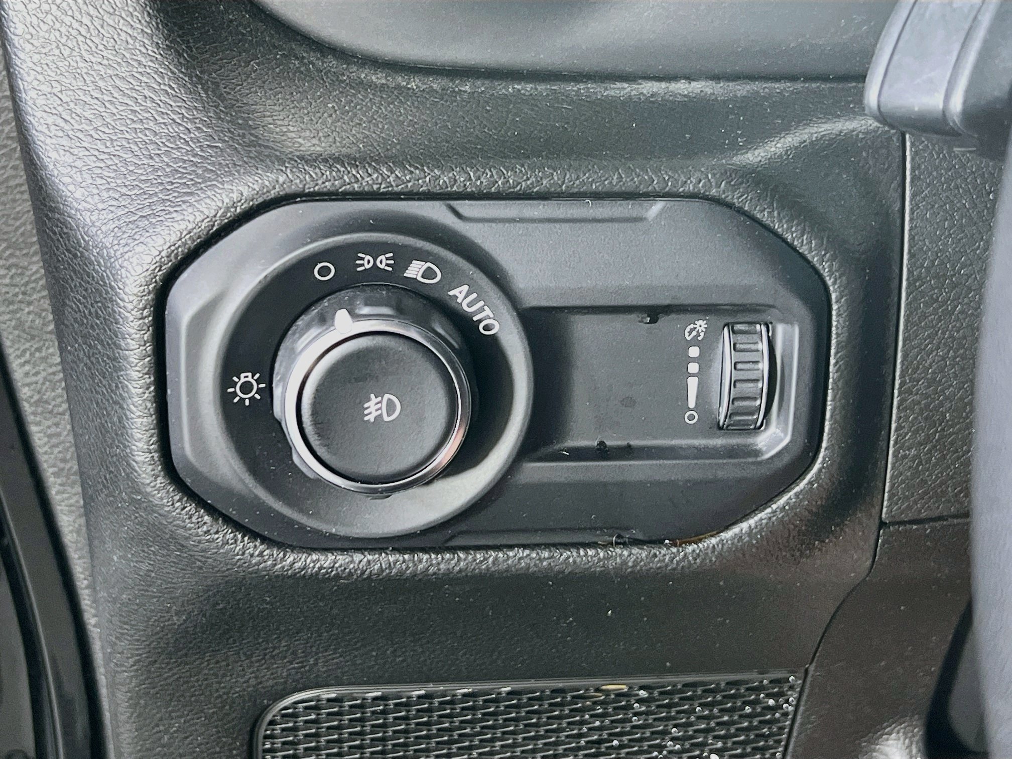 Used 2023 Jeep Wrangler Unlimited Sport w/ Sun And Sound Package AWD/4WD image 10