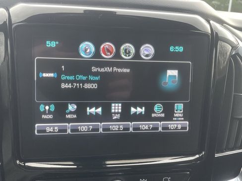 Used 2018 Chevrolet Traverse LT image 43