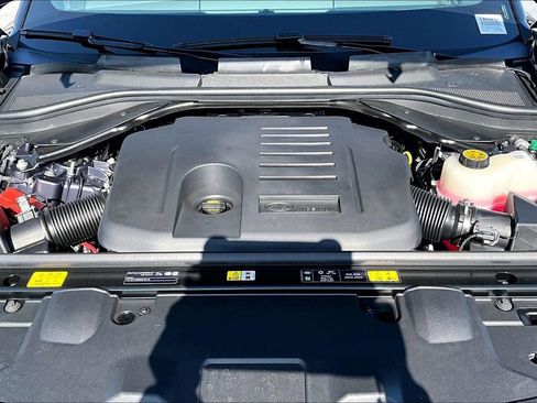 New 2026 Land Rover Range Rover SE image 11
