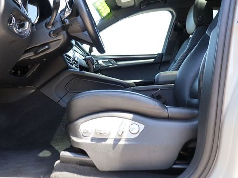 Certified 2023 Porsche Macan S AWD/4WD image 36