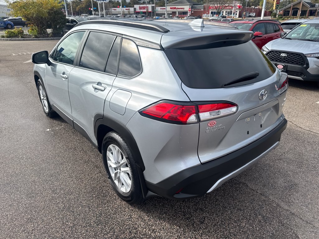 Used 2023 Toyota Corolla Cross LE w/ Moonroof Package AWD/4WD image 5