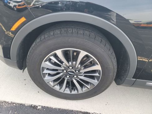 Used 2023 Lincoln Nautilus FWD w/ Premium Package image 10