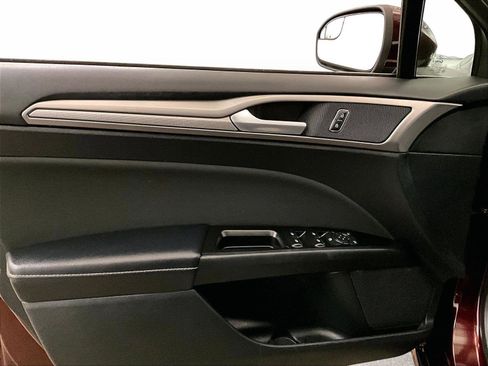 Used 2017 Ford Fusion SE image 22