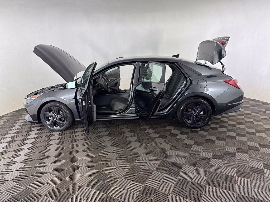 Used 2022 Hyundai Elantra SEL FWD image 10