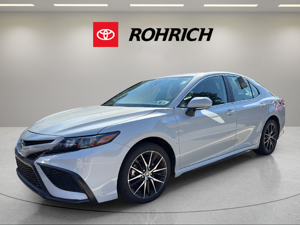 Used 2024 Toyota Camry SE FWD image 1
