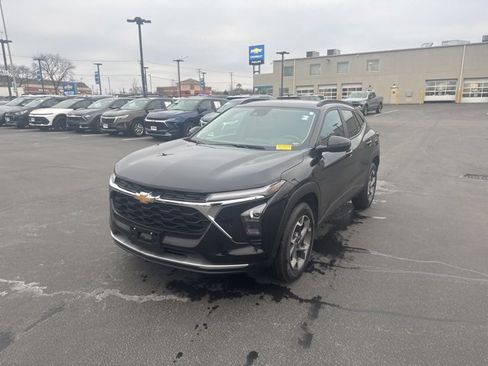 Used 2024 Chevrolet Trax LT w/ Driver Confidence Package image 1