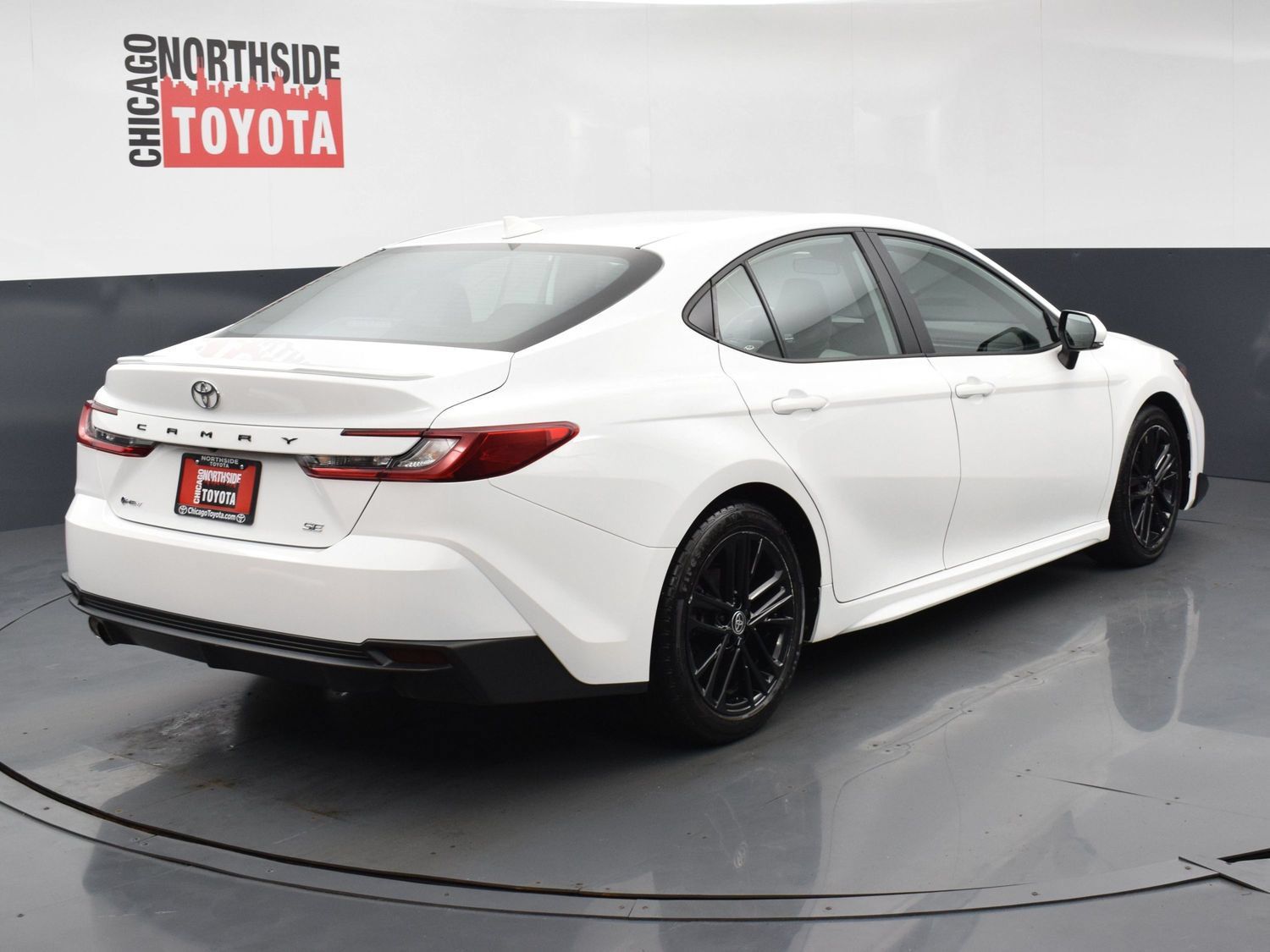 Used 2025 Toyota Camry SE FWD image 4