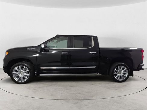 Used 2022 Chevrolet Silverado 1500 High Country w/ High Country Premium Package image 2
