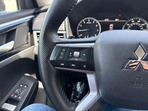 Used 2025 Mitsubishi Outlander AWD image 19